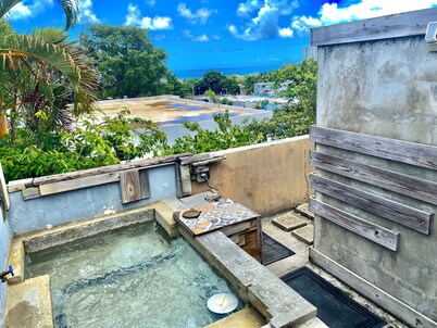 Jay’s home by the beach and rainforest couples retreat