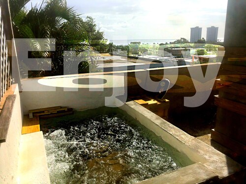 Jay’s home by the beach and rainforest couples retreat 