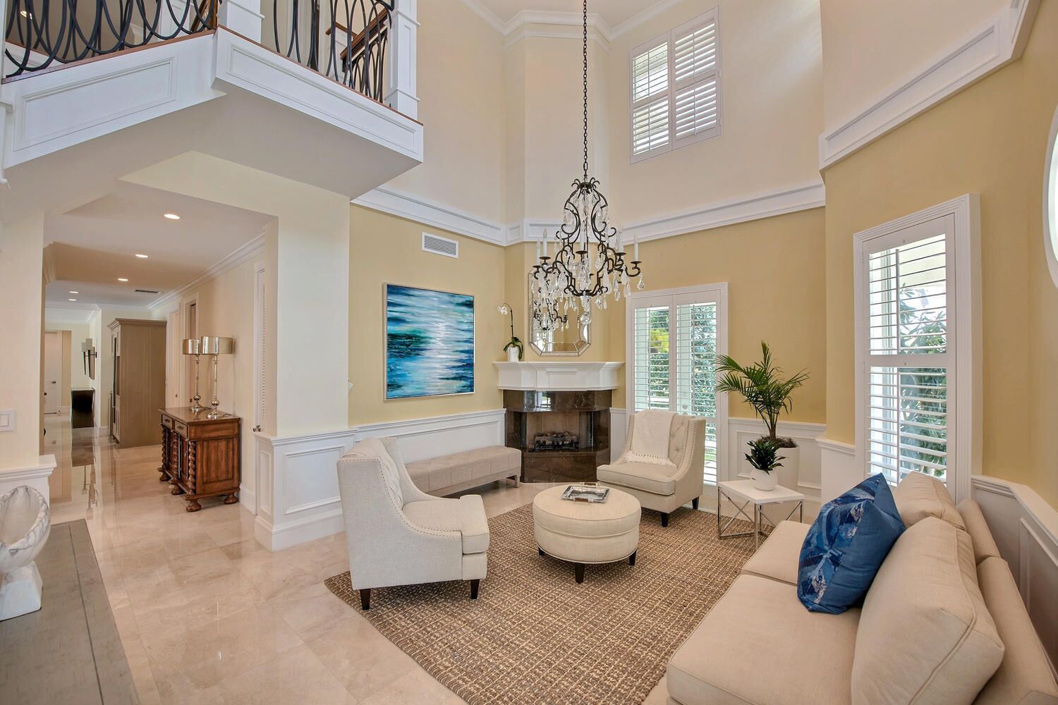 TROPICAL WATERFRONT MANSION STEP TO THE BEACH