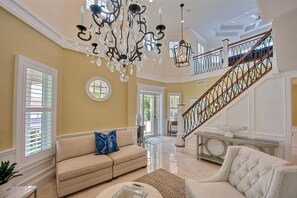 Smart TV, chimenea y estéreo 