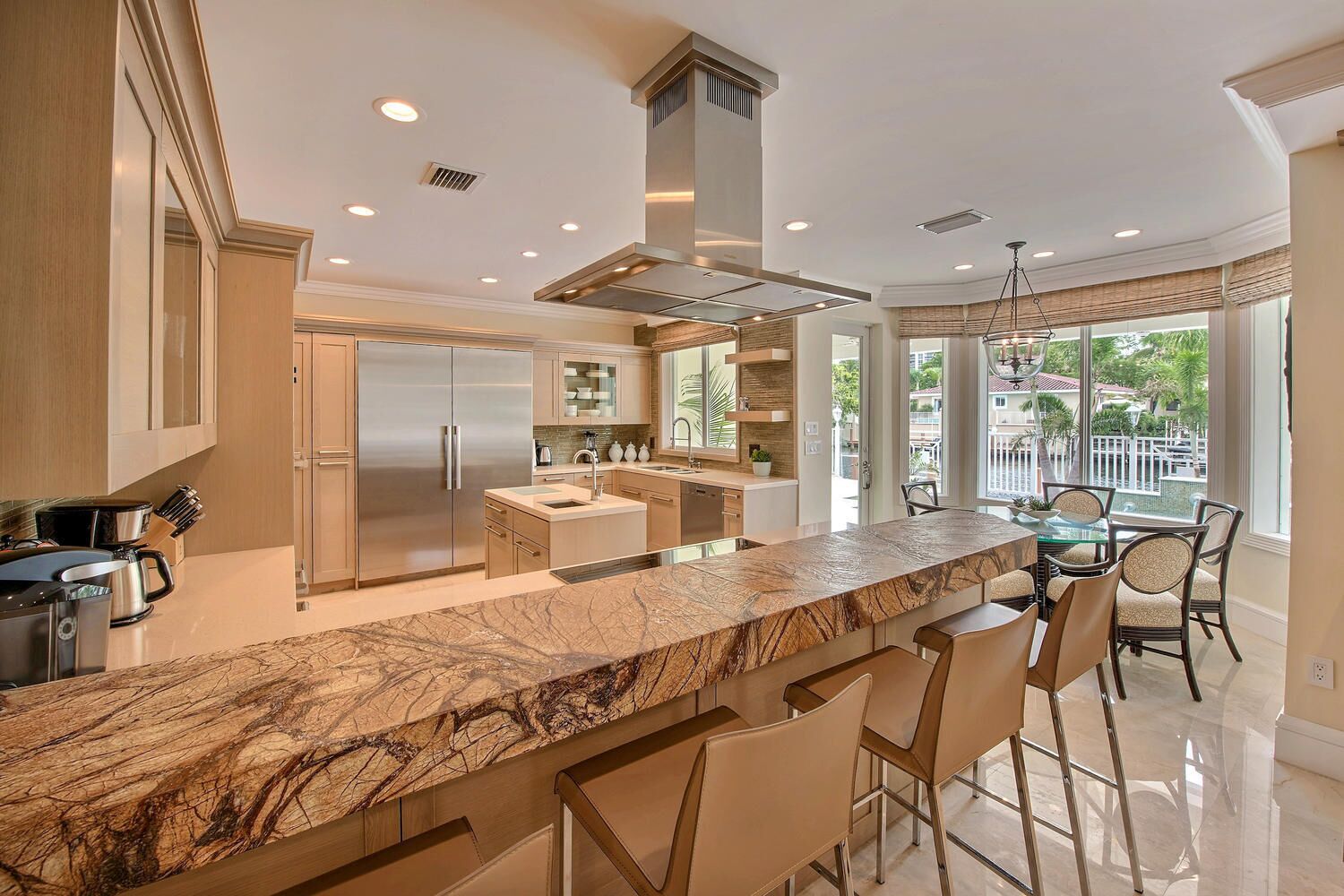 TROPICAL WATERFRONT MANSION STEP TO THE BEACH