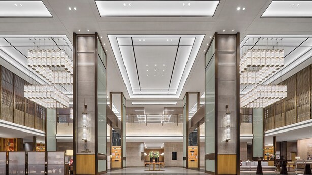 A spacious lobby with a high ceiling, modern chandeliers, and a central seating area. - Dongguan Dongcheng International Hotel (Dongguan)
