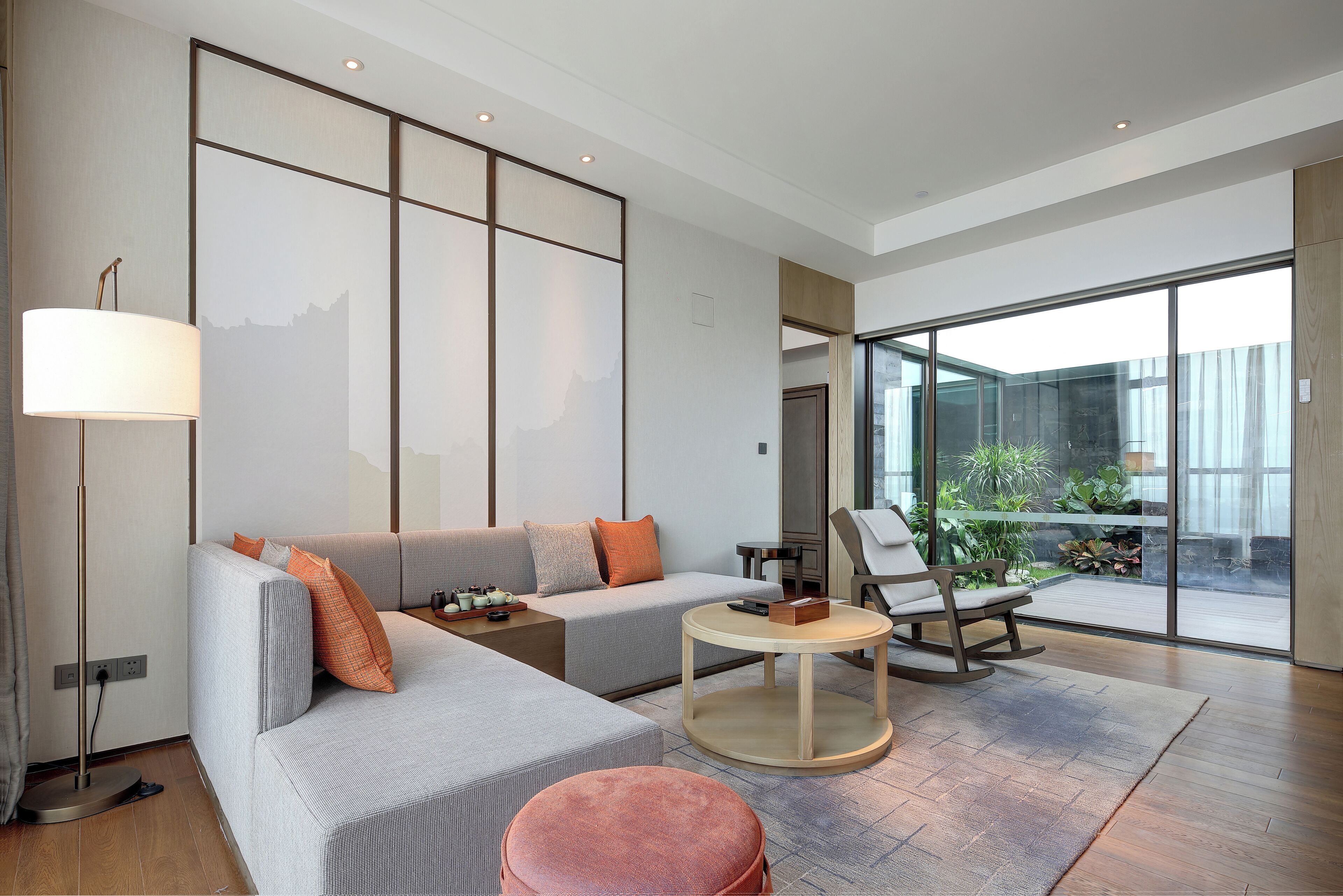 Signature Suite, Smoking, Courtyard View
