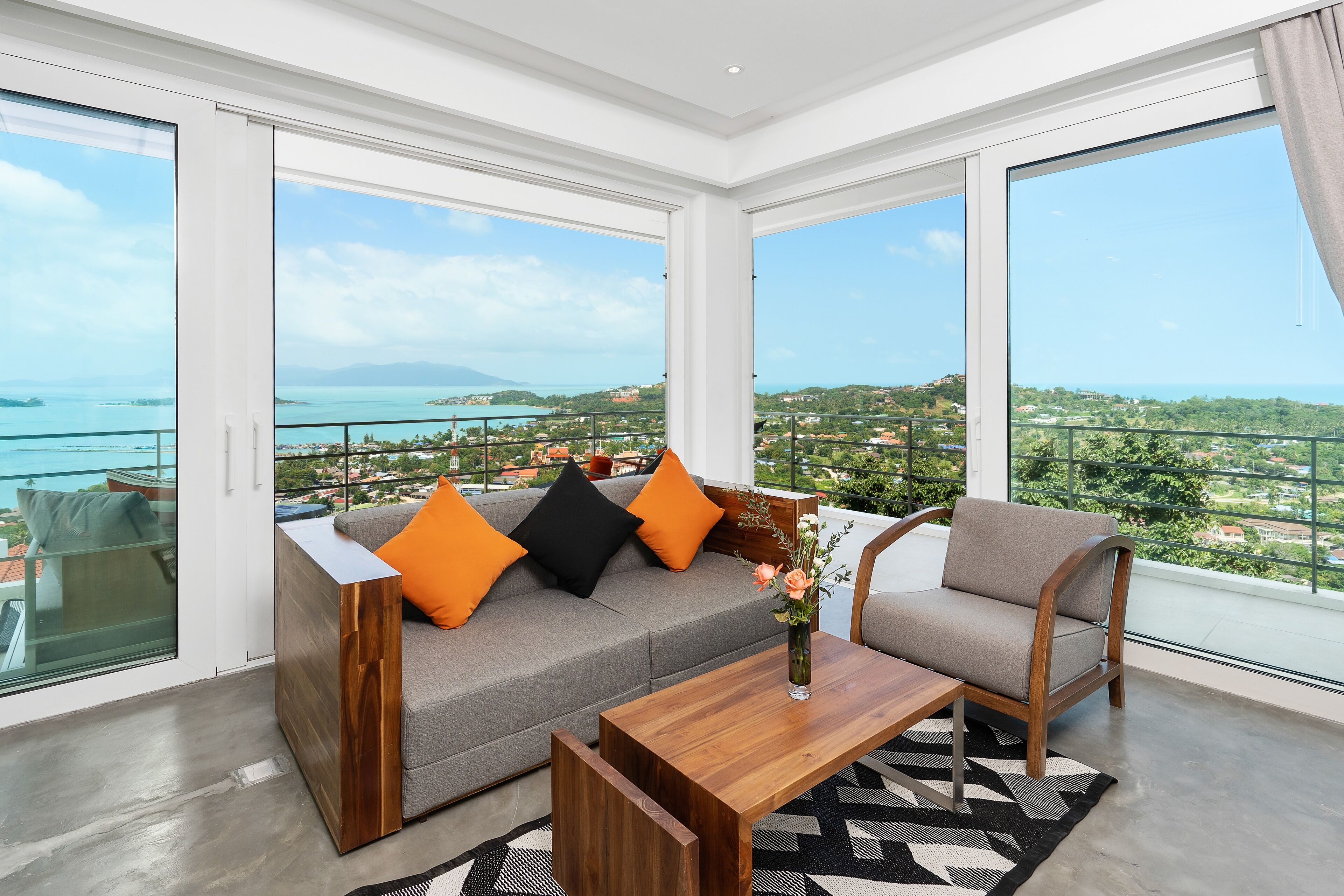 Grand Deluxe Corner Suite | Living area