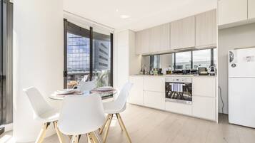 Superior-Apartment, 2 Schlafzimmer | Bügeleisen/Bügelbrett, kostenloses WLAN, Bettwäsche