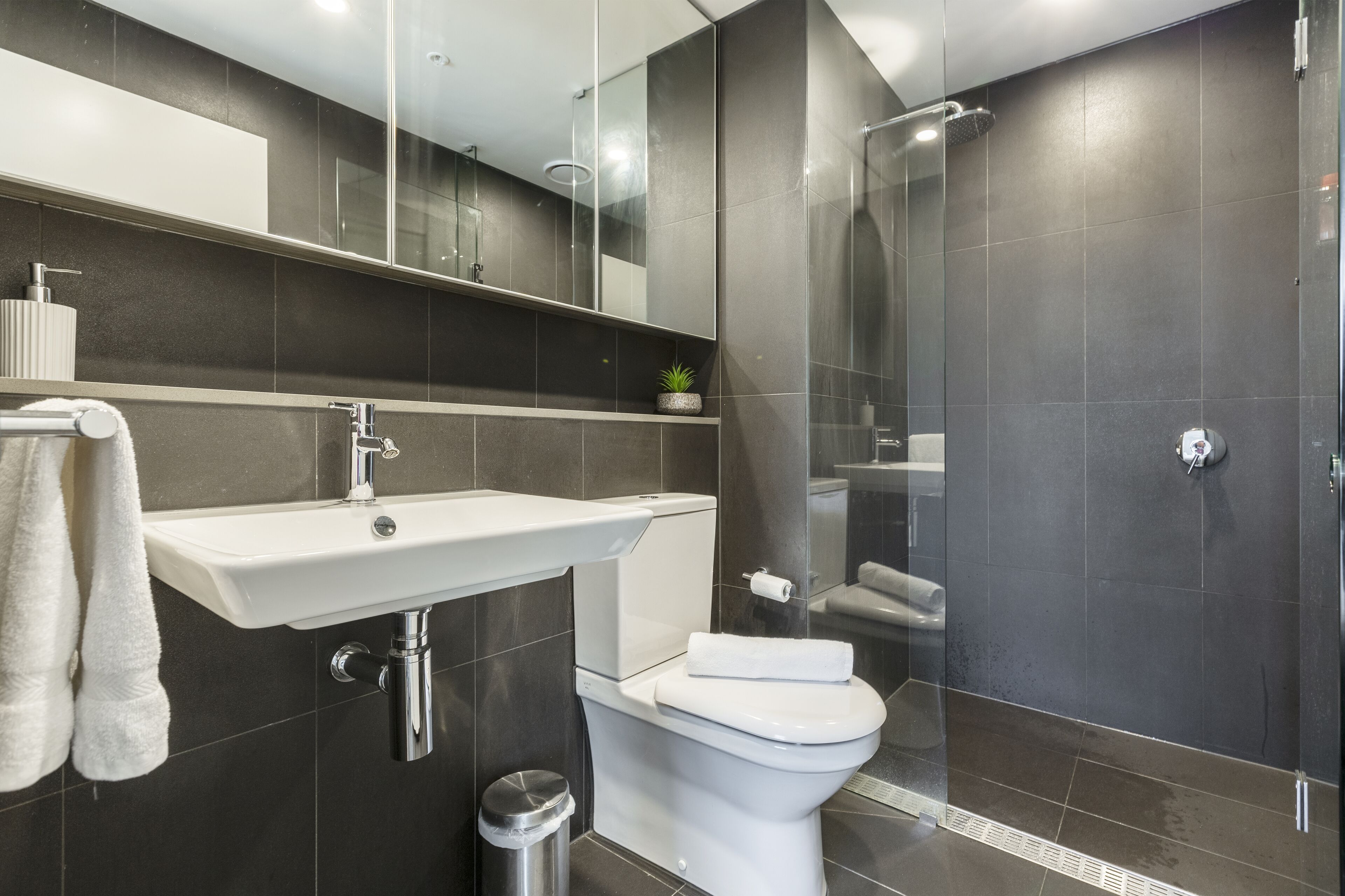 Kula Docklands — image 10