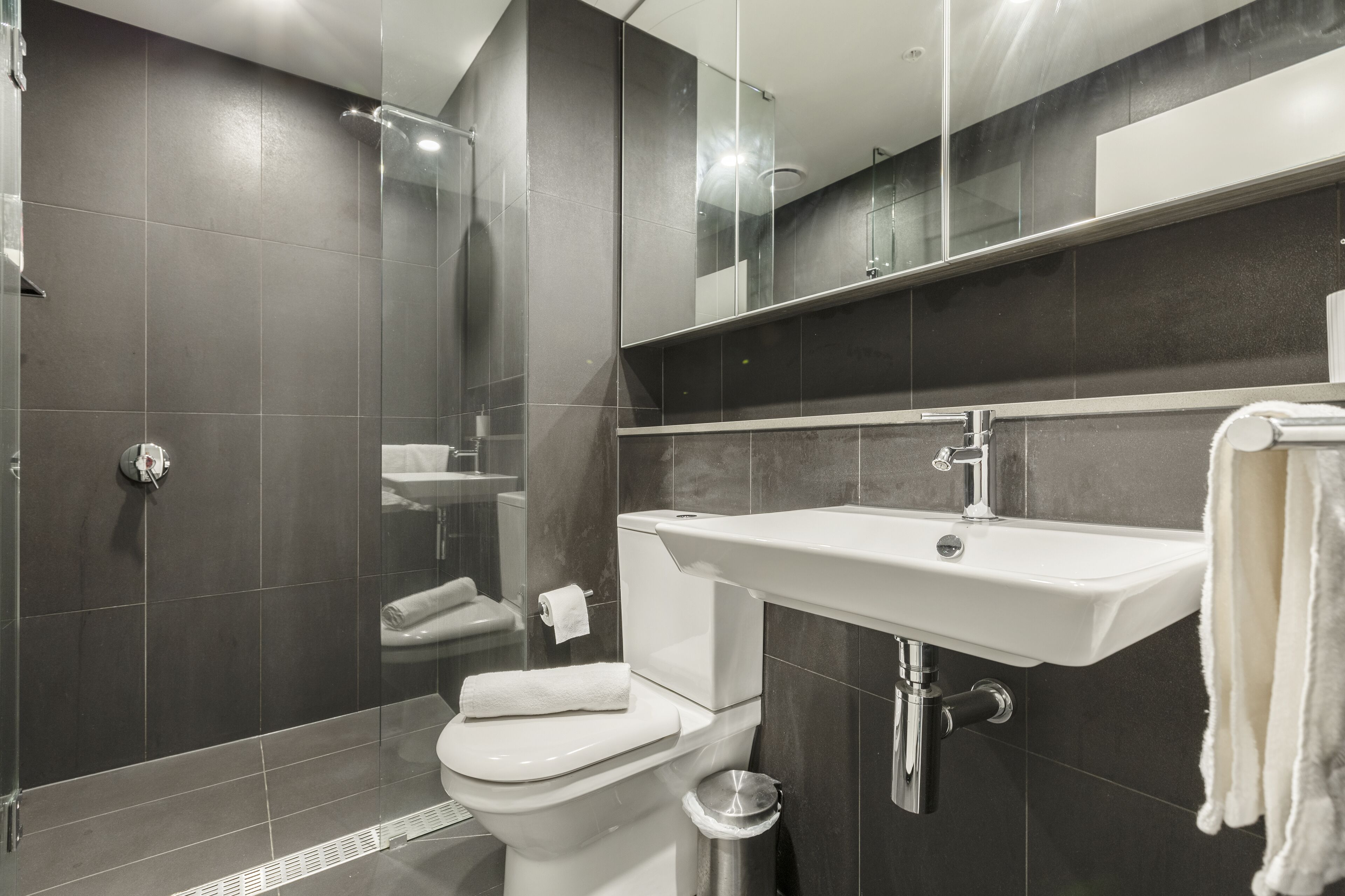 Kula Docklands — image 17