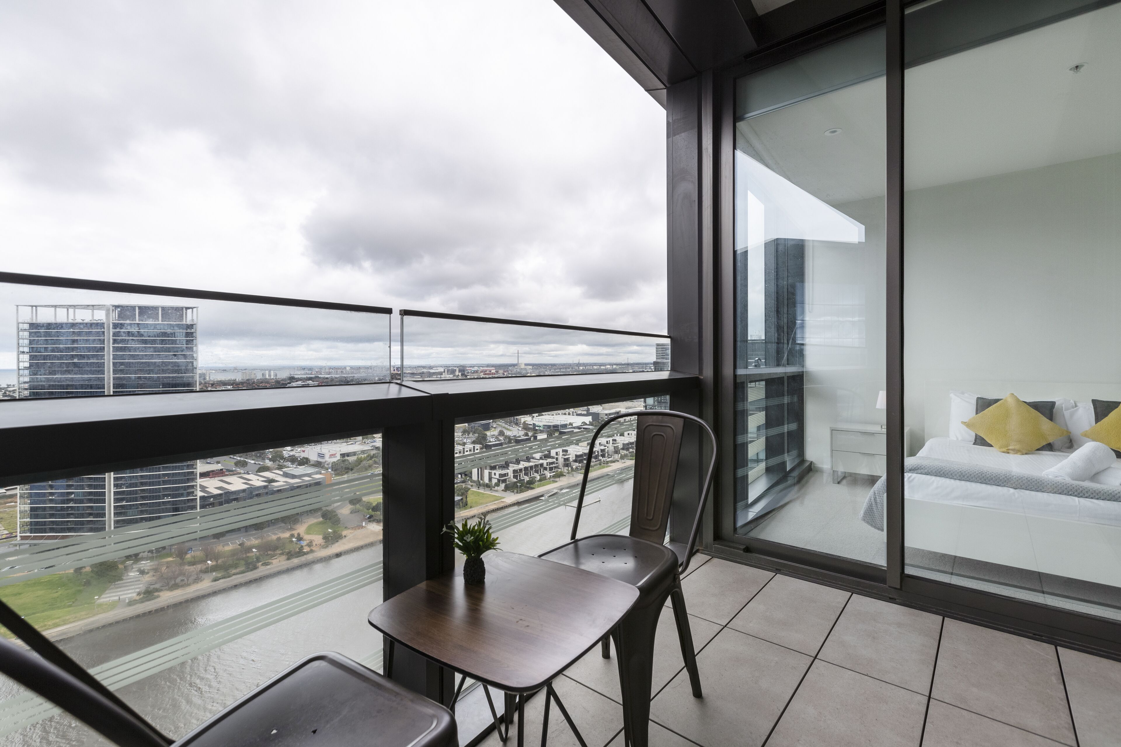 Premium-Apartment, 1 Schlafzimmer | Bügeleisen/Bügelbrett, kostenloses WLAN, Bettwäsche
