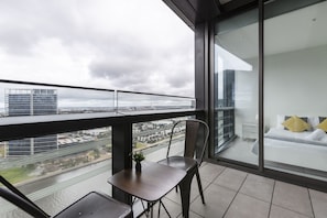 Premium Apartment, 1 Bedroom | Iron/ironing board, free WiFi, bed sheets - Kula Docklands (Docklands)