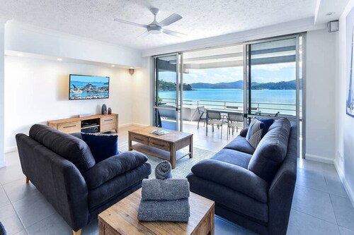 Frangipani Lodge 005, Beachfront Apartment on Hamilton Island