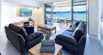 Frangipani Lodge 005, Beachfront Apartment on Hamilton Island