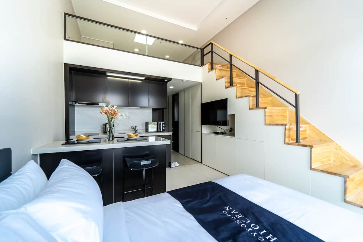 노트북 작업 공간, 무료 WiFi, 침대 시트