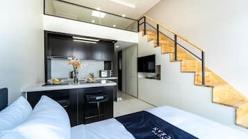 Laptop workspace, free WiFi, bed sheets