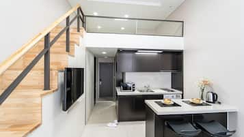 Duplex Double room | Dapur pribadi | Lemari es, microwave, dan ketel listrik