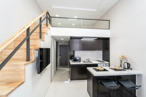 듀플렉스 더블룸 | 전용 주방 | 냉장고, 전자레인지, 전기 주전자