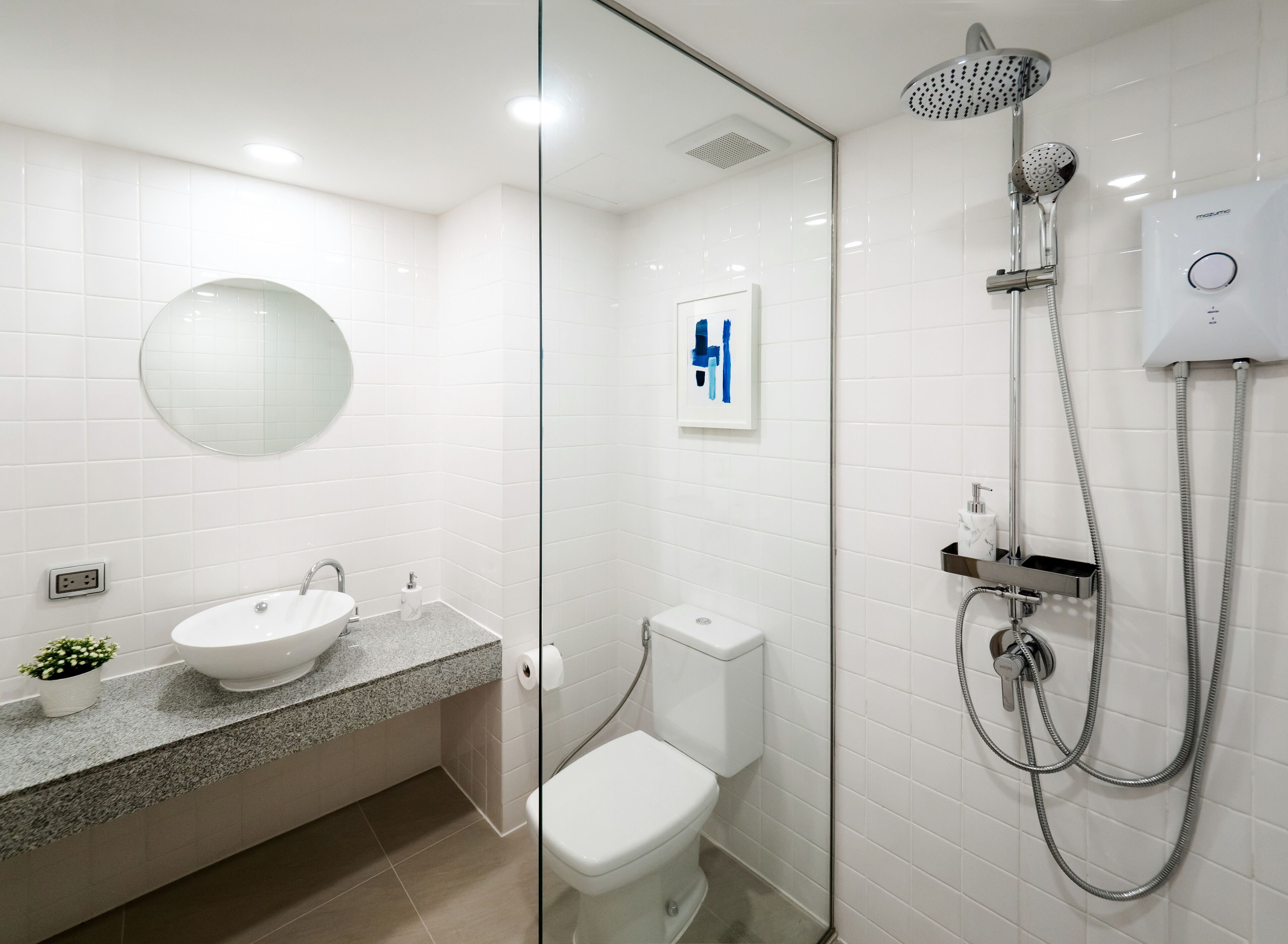 Deluxe 404 | Bad | Dusj, regndusjhode, hårføner og håndklær