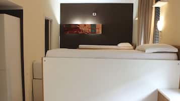 Hypo-allergenic bedding, free WiFi, bed sheets