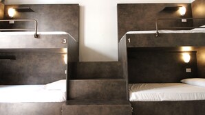 SMART Mixed Dorm 4 People | WiFi (free) - New Generation Hostel Tirana Center (Tirana)
