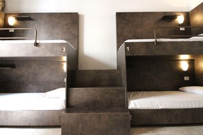 SMART Mixed Dorm 4 People | Wifi gratis