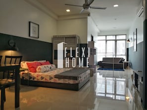 Down duvets, individually decorated, individually furnished, desk - Shaftsbury by Flexihome (Cyberjaya)