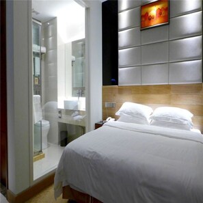 Escritorio, cortinas blackout, wifi gratis y ropa de cama 