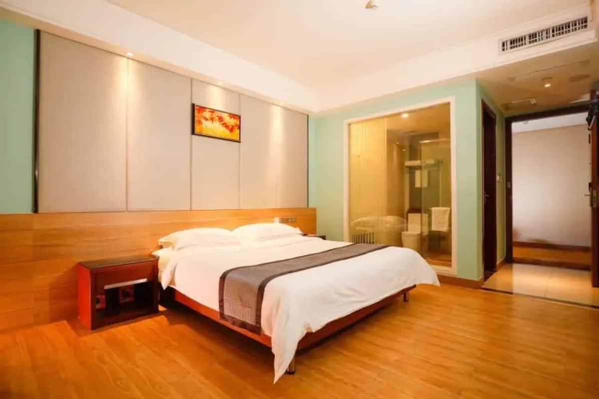 Double Room, No Windows