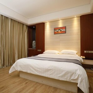 ห้องสวีท | โต๊ะทำงาน, ผ้าม่านกันแสง, Wi-Fi ฟรี, ผ้าปูที่นอน