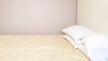 Room, 1 Queen Bed | Desk, iron/ironing board, free WiFi, bed sheets