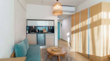 Superior Suite Back View | Egyptinpuuvillaiset lakanat, ylelliset vuodevaatteet, minibaari