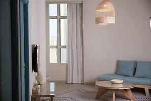 Deluxe suite with Two beds Ground Floor | Egyptian cotton sheets, premium bedding, minibar, in-room safe - Redcon Suites (Hurghada)