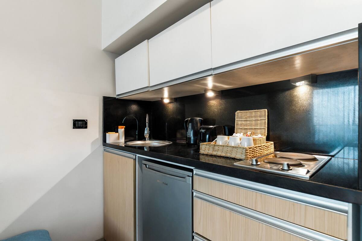 superior suite sea view | private kitchen | mini-fridge, coffee/tea maker, electric kettle, toaster oven