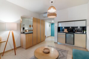 Superior Room Sheraton View | Cocina privada | Frigorífico pequeño, cafetera o tetera, hervidor eléctrico y minihorno