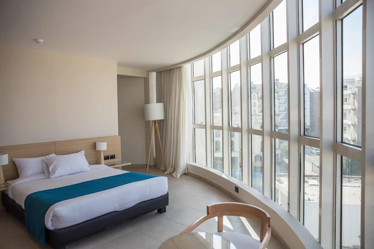 1 bedroom, Egyptian cotton sheets, premium bedding, minibar
