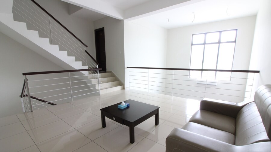 Kota Laksamana Comfortable Crowd by Step-In