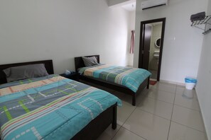 House, 6 Bedrooms - Kota Laksamana Comfortable Crowd by Step-In (Malacca City)