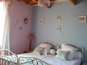 2 bedrooms, iron/ironing board, travel cot, free WiFi