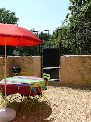 Outdoor dining - Superb Gîte in Mas (Bollène)