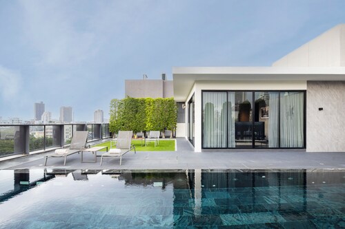 Walton Suites Sukhumvit