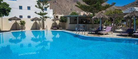 Massages sur la plage, soins de manucure et de pédicure, massages