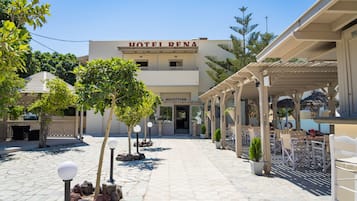 Fachada de la propiedad