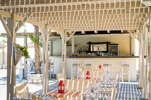 Outdoor dining - Rena Hotel (Santorini)