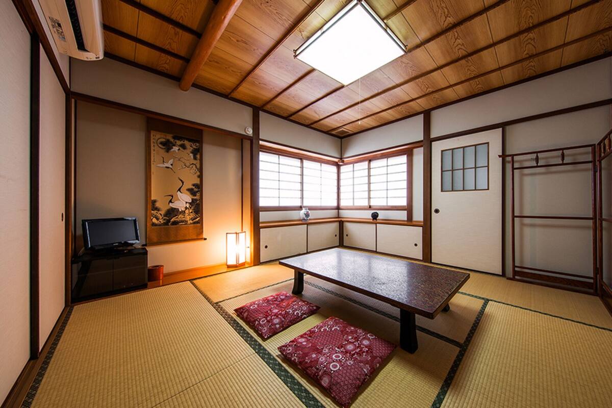 In-room safe, soundproofing, free WiFi