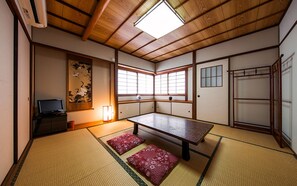 Japanese Style Room for 4 Guests (Matsu or Take)