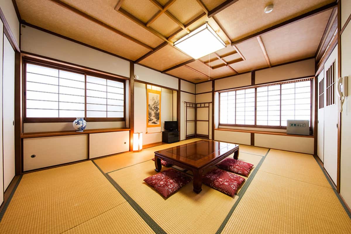 In-room safe, soundproofing, free WiFi