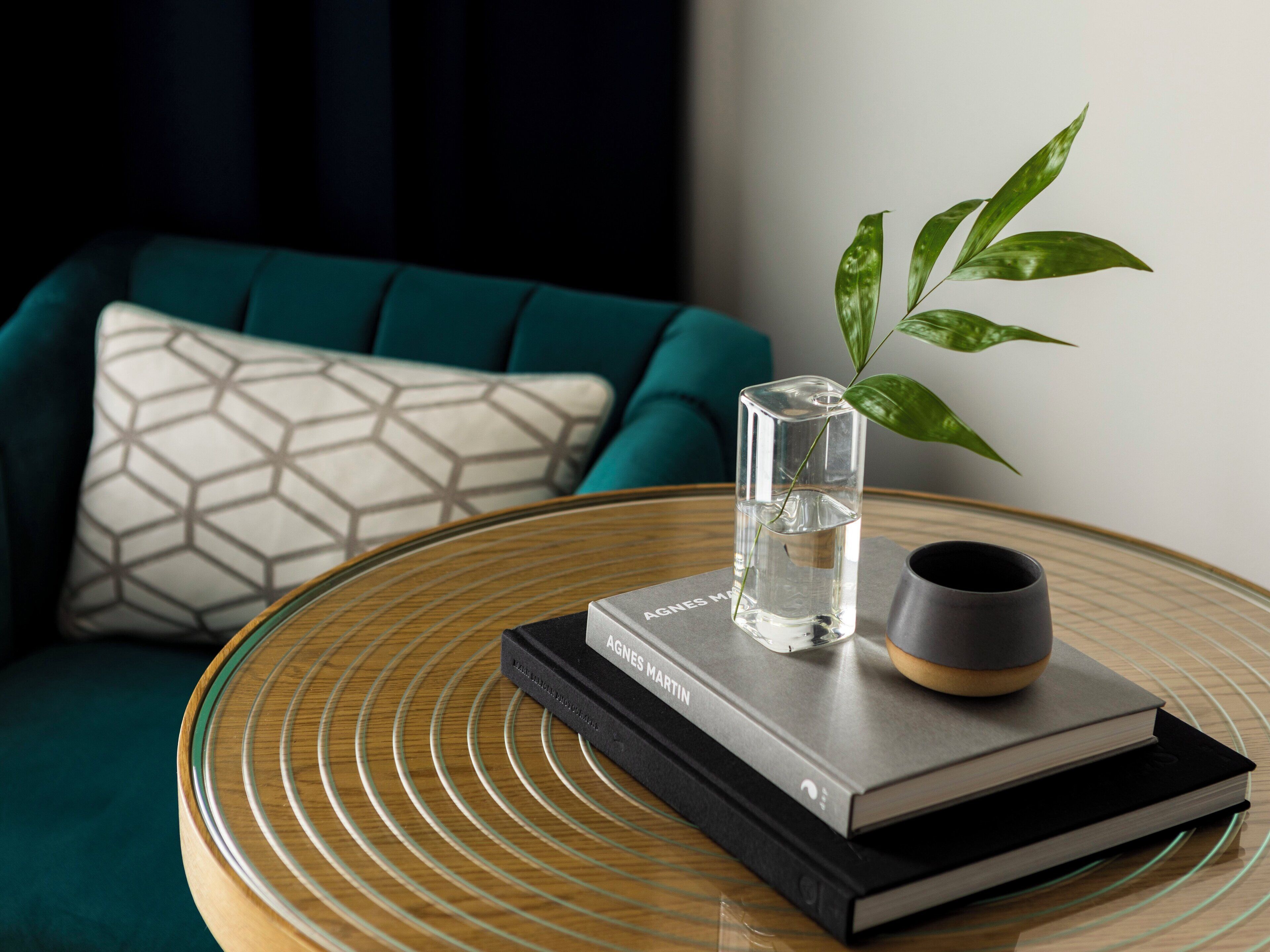 Seprai Frette Italia, seprai premium, minibar, dan brankas