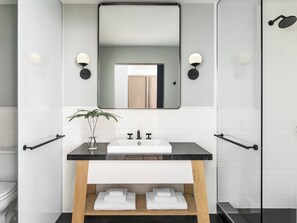 Designer toiletries, hair dryer, towels, soap - Kimpton Pittman Hotel – Downtown Dallas by IHG (Dallas)