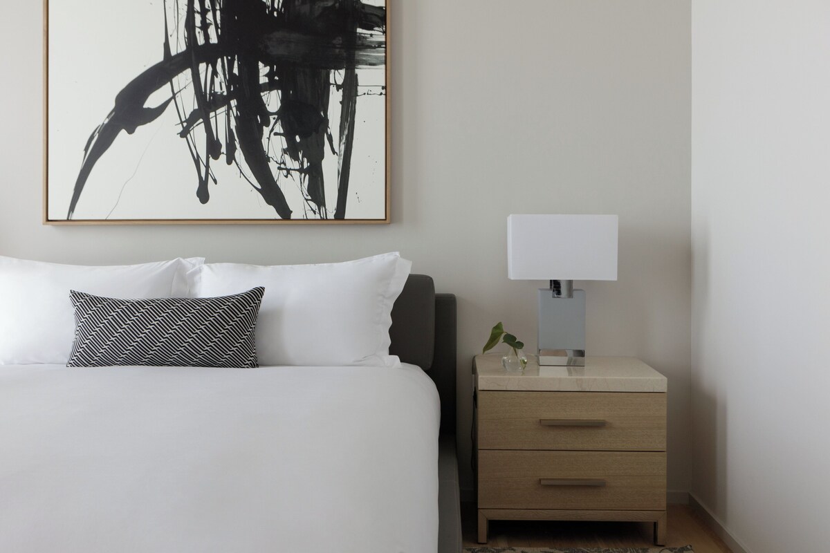 Frette Italian sheets, premium bedding, minibar, in-room safe