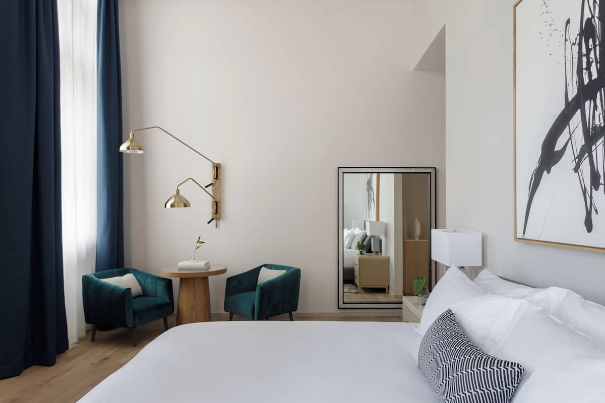 Frette Italian sheets, premium bedding, minibar, in-room safe