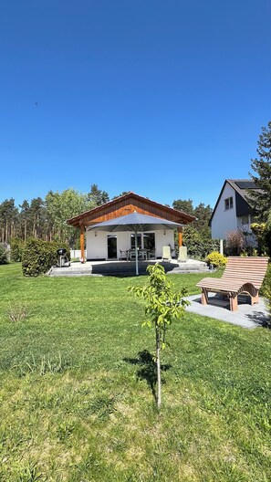 Terrace/patio - Cozy vacation home not far from Berlin & Potsdam with 900sqm private garden (Zossen)