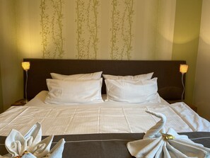 3 bedrooms, travel crib, free WiFi, bed sheets